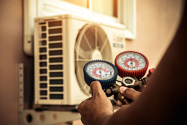 Professional Ac Installation technician working in Midland, AR